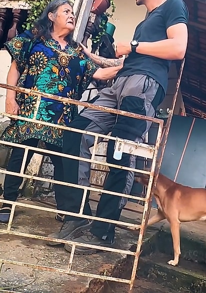 Meire cuida de cães e gatos que resgata das ruas..