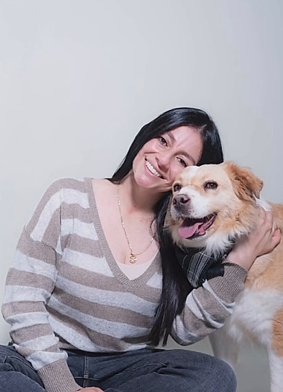Vivian adotou o cão.
