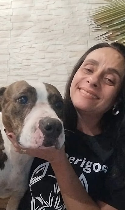 Michele e a cachorrinha Melina. 