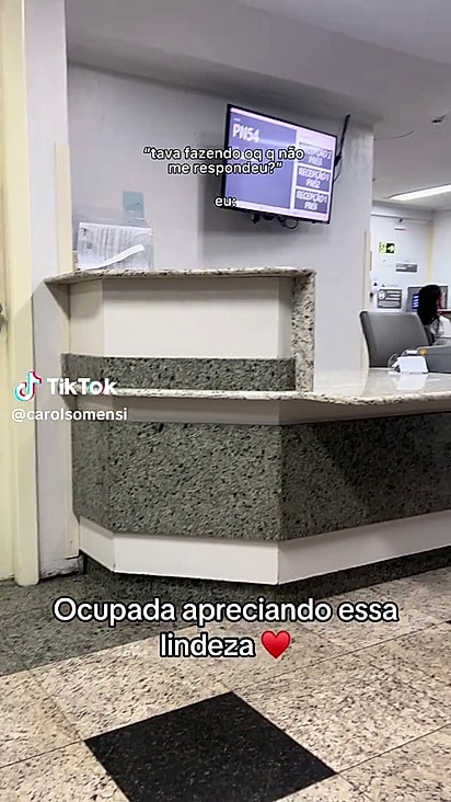 A recepção estava vazia.