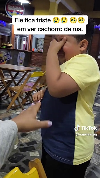 Josué se emocionou com o cãozinho.