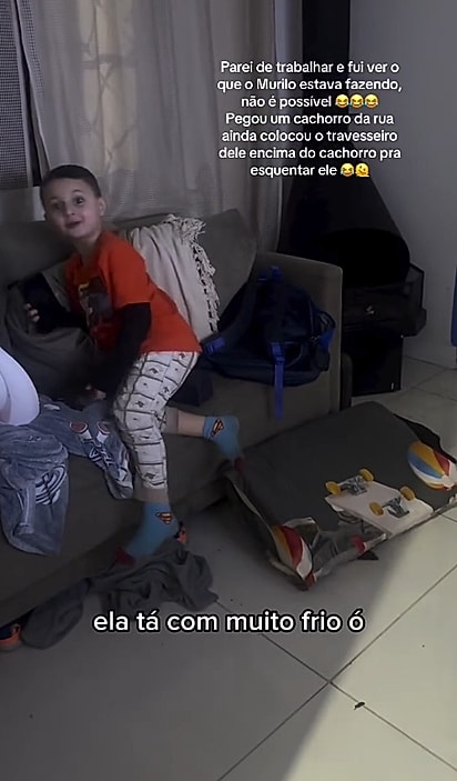 Bruna Paza ficou desconfiada com o silêncio do filho e foi conferir o que ele estava aprontando.