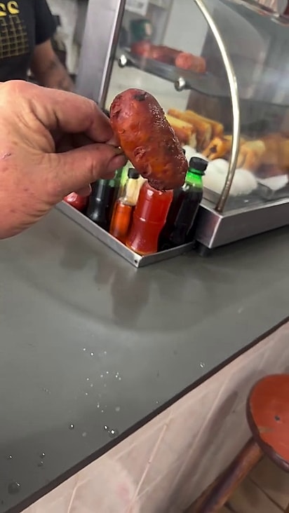 Os funcionários já sabem a preferência da vira-lata.