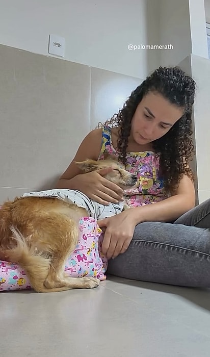 Nina se acomodou no colo de Paloma.