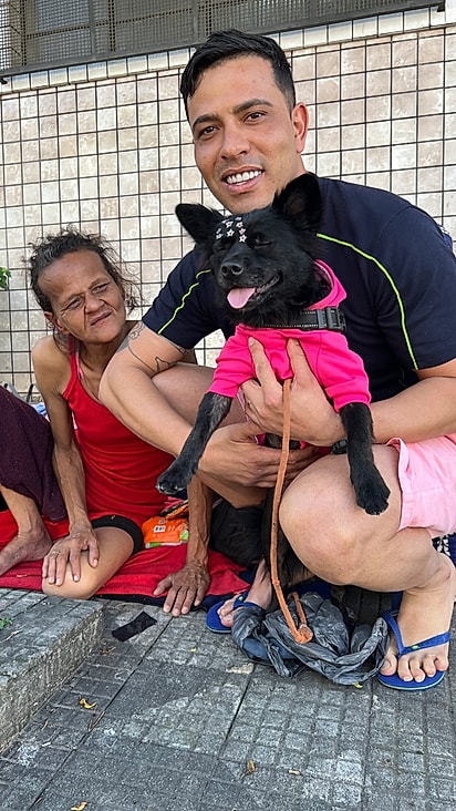 Cassio deu um dia de princesa para Ravena, a cachorrinha de Cláudia.