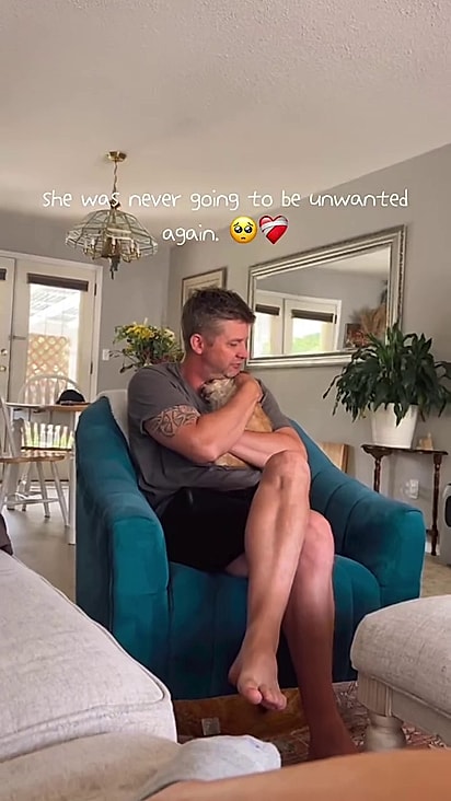 Carmella ganha muito amor e carinho atualmente.