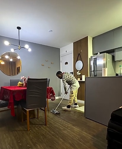 Durante o teste social, o rapaz cuidou da casa e tratou o cachorrinho com carinho e responsabilidade.