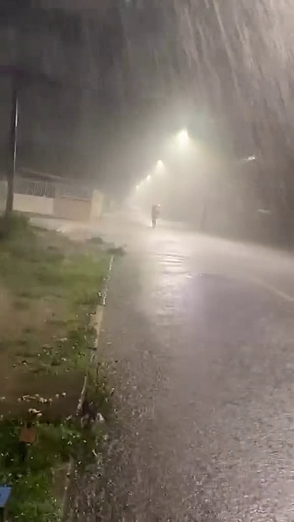 A chuva era intensa no dia em que foram abandonados.