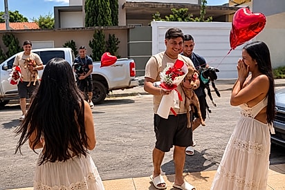 “Amo o tanto que você me ama aos berros”: noivo realiza sonho de veterinária com surpresa no dia do casamento.