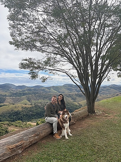 Kinda e seus tutores.