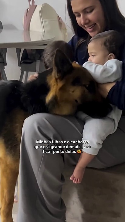 Raru sabe que precisa ser delicado com as pequenas.