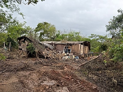A casa de Jairo foi destruída após um temporal.