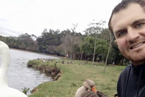 Mulher que rejeitou cão vira-lata recebe resposta À ALTURA